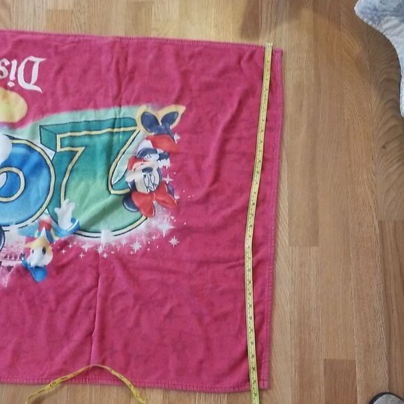 Vintage 2007  Disneyland Exclusive resort  Beach Towel  Large - Picture 3 of 10